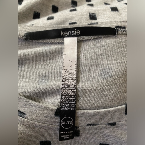 Women’s long sleeve top. Size Extra Large - Picture 2 of 6